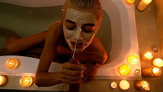 Imagen Estaba espiando a mi hermanastra en el baño, y esto es lo que pasó